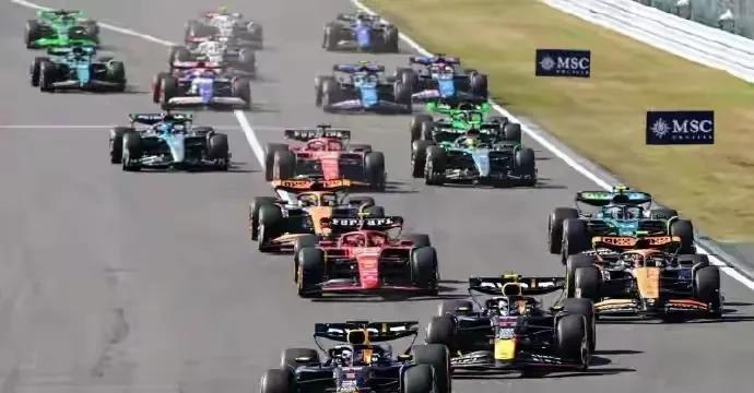 红牛车队碾压迈凯伦，塞恩斯惊艳四座