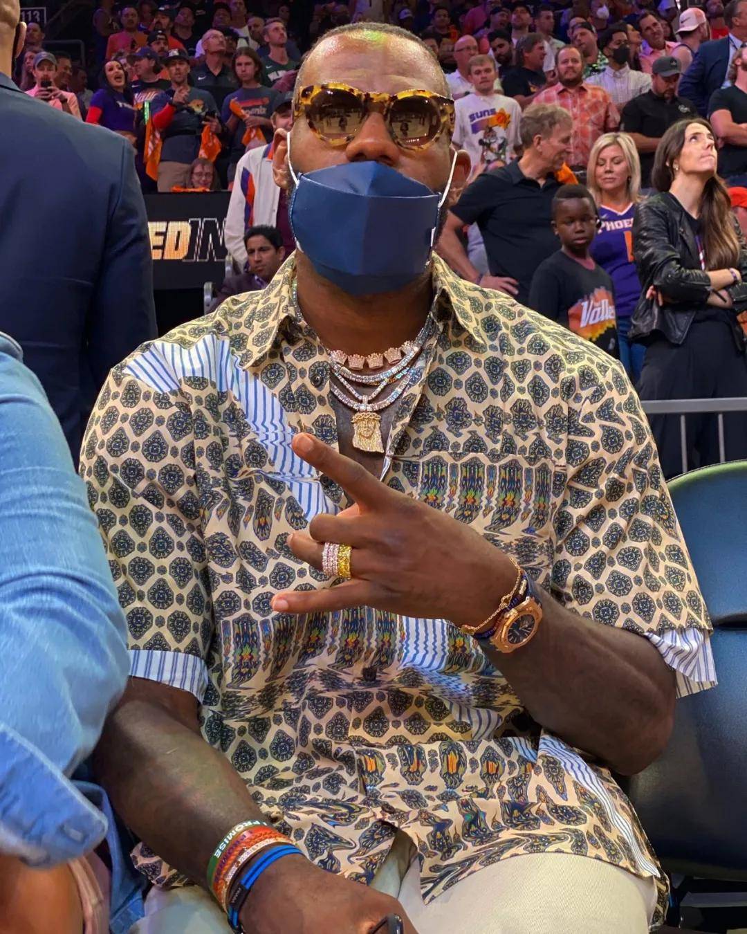 四川队碾压勇士，布克高光表现