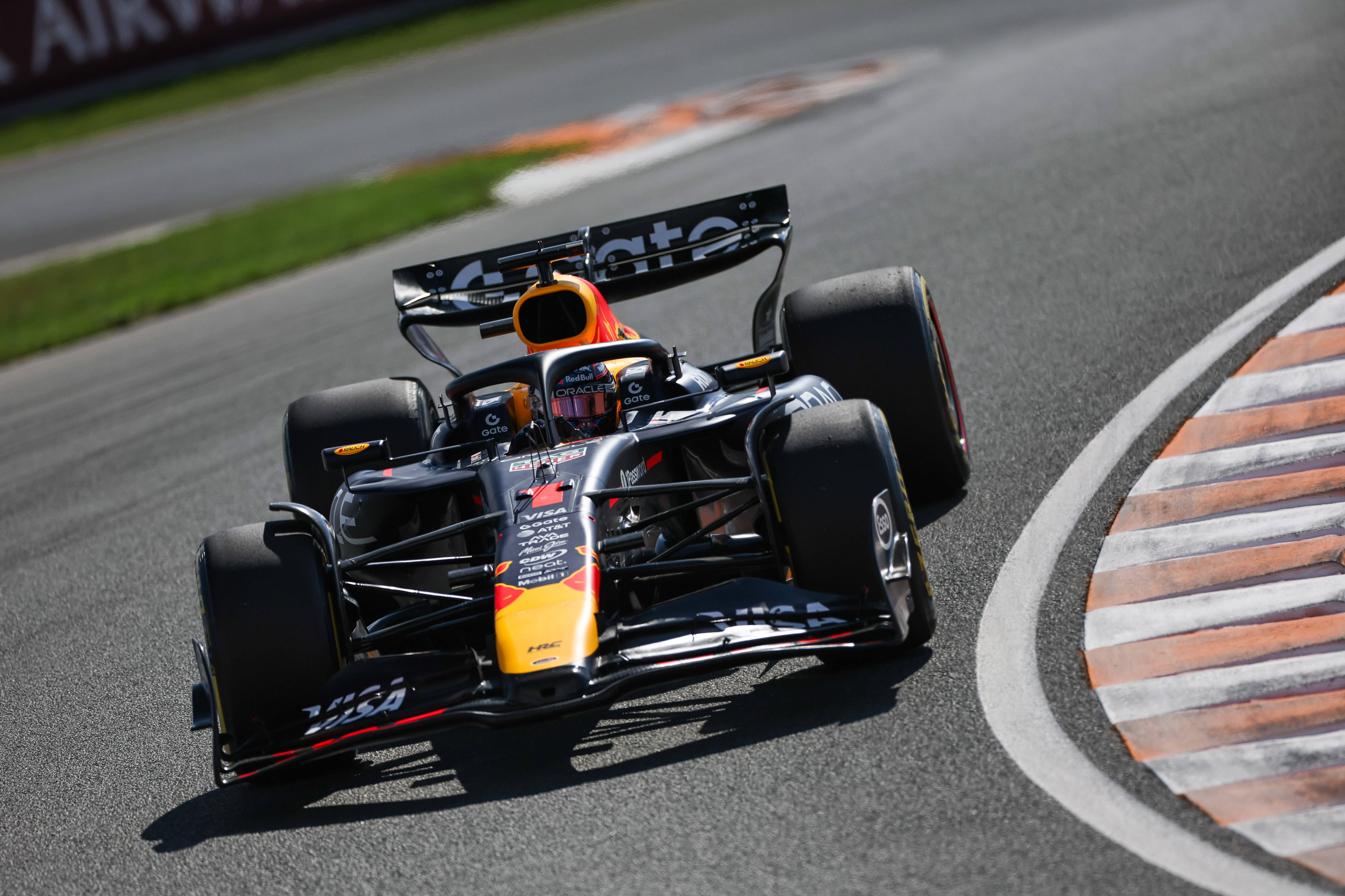 迈凯伦横扫红牛二队，皮亚斯特里带队取胜