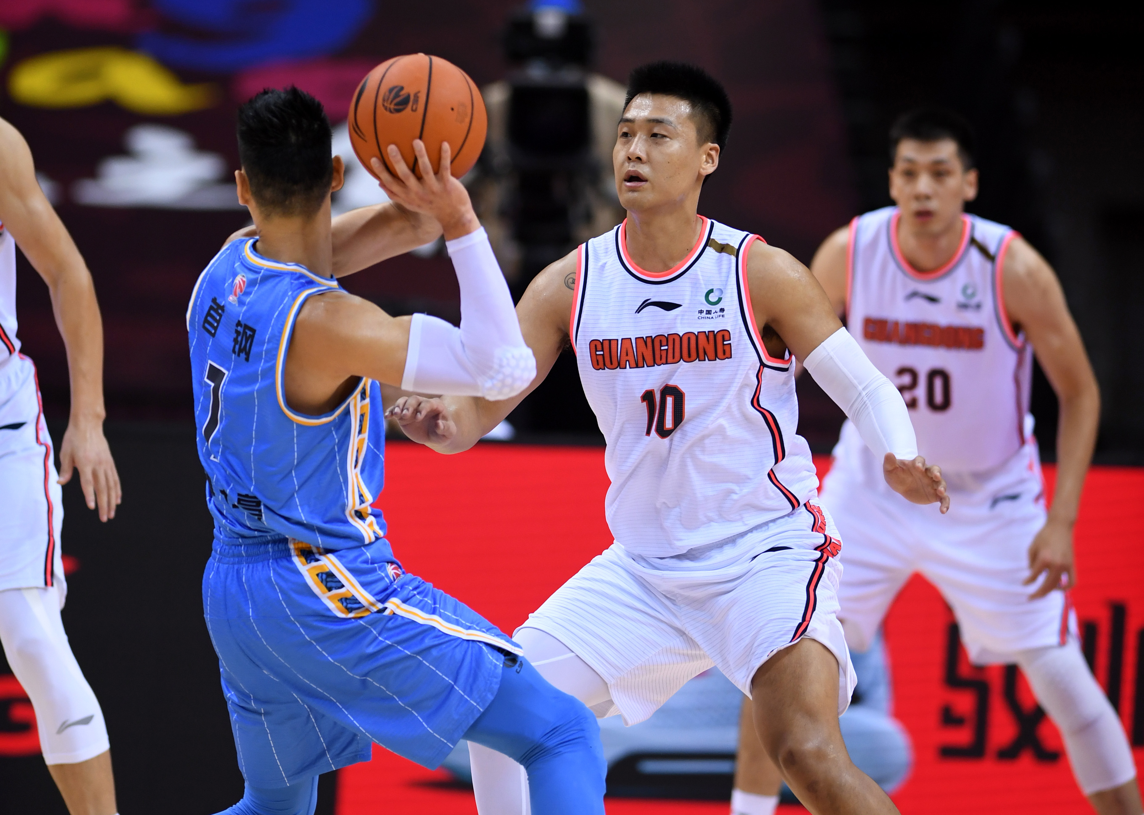 浙江队横扫鹈鹕，福克斯统治全场