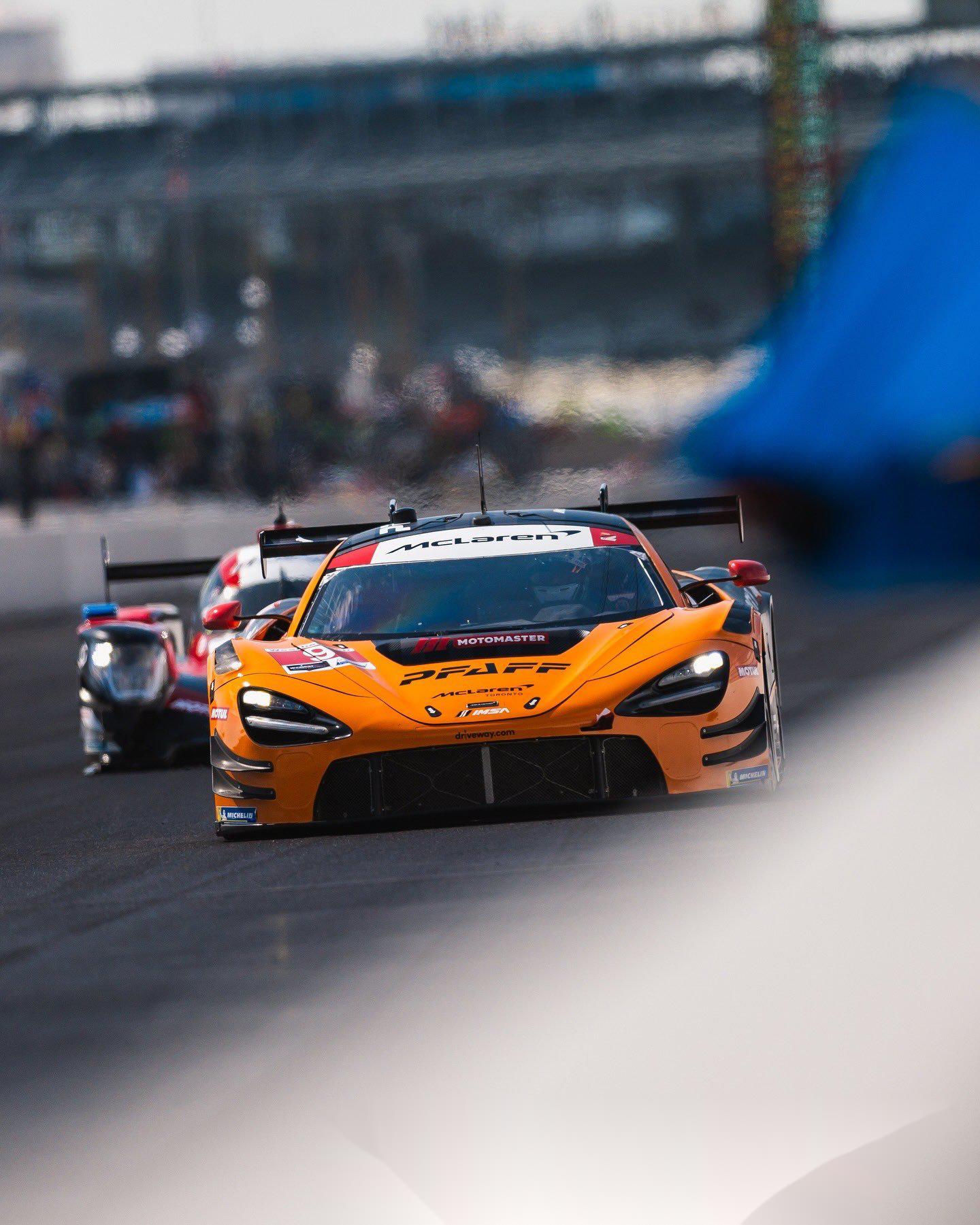 迈凯伦碾压红牛车队，诺里斯带队取胜