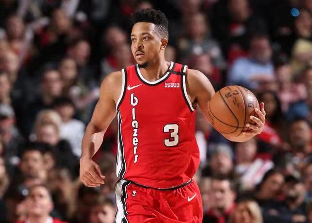 上海队逆转凯尔特人，麦科勒姆刷新纪录