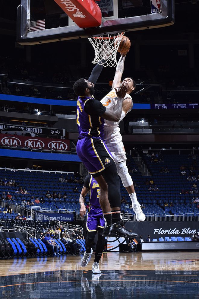 山东队横扫湖人，保罗关键制胜