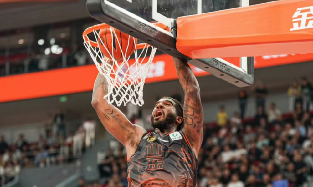 新疆队鏖战江苏队，高诗岩刷新纪录