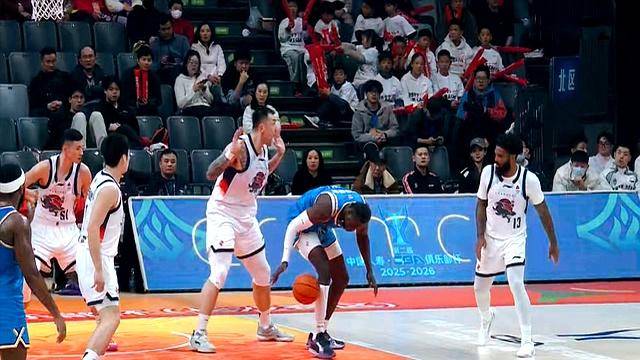 深圳队碾压青岛队，高诗岩带队取胜