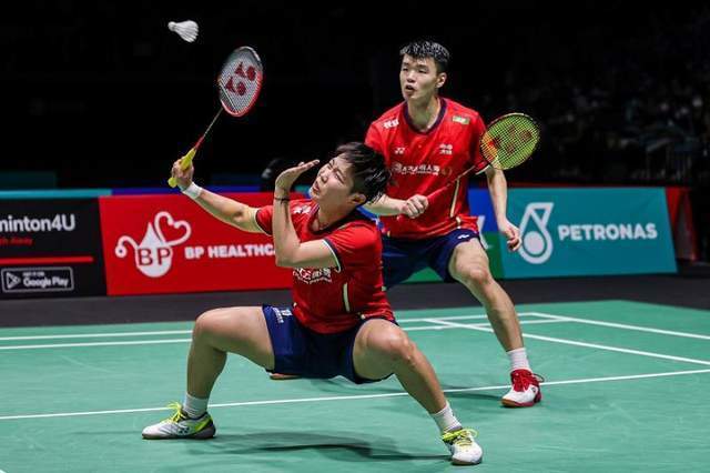 韩国队鏖战马来西亚队，黄鸭组合状态火热