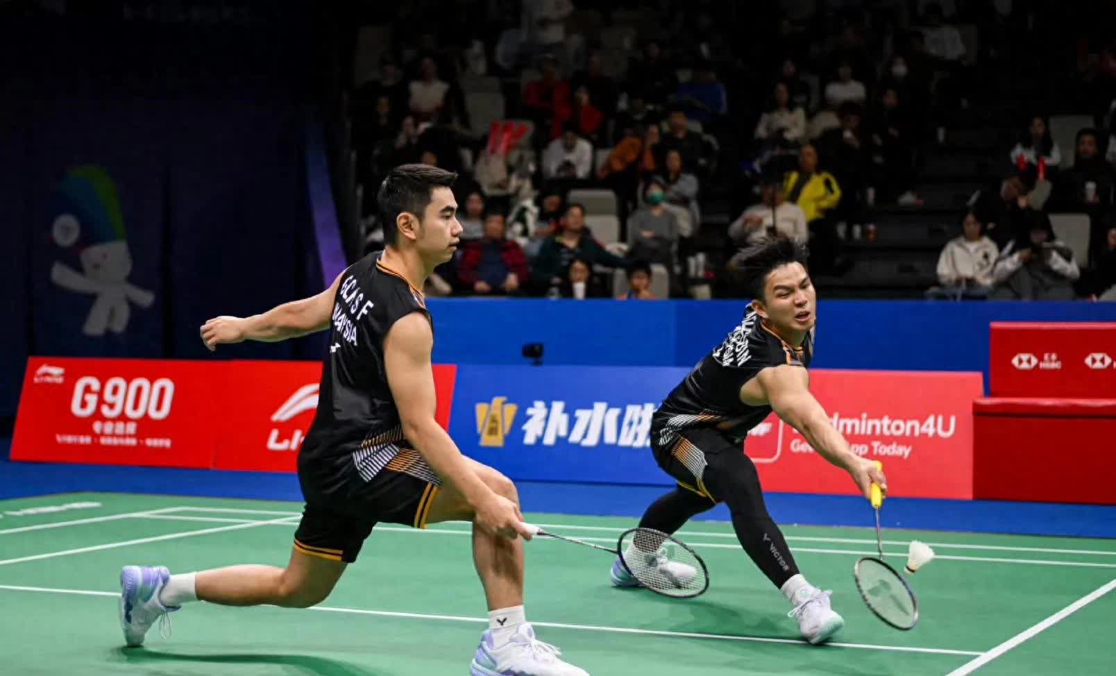 英格兰羽毛球队险胜印度羽毛球队，谌龙打破历史纪录