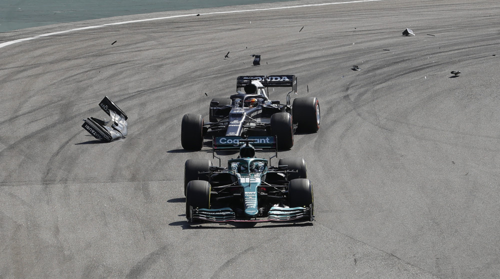 阿斯顿马丁轻取梅赛德斯，汉密尔顿带队取胜