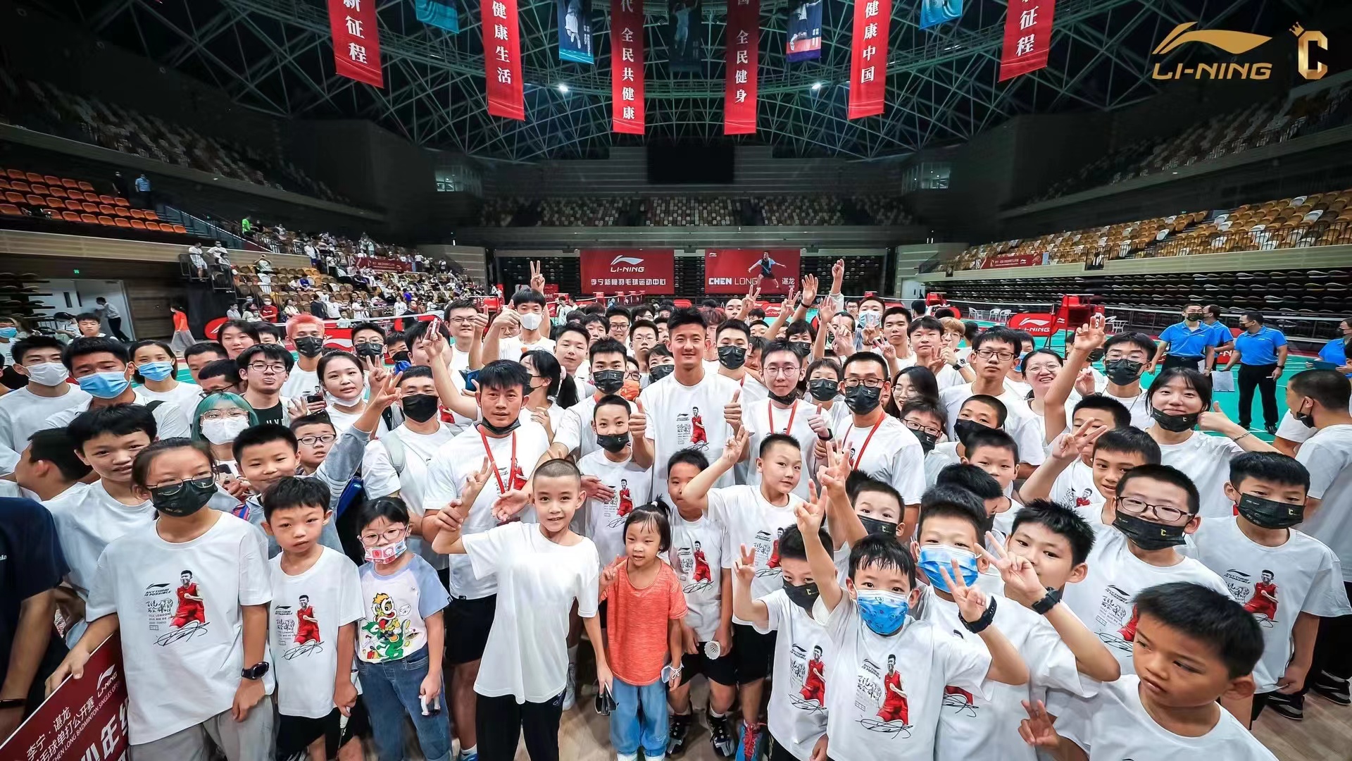 丹麦羽毛球队碾压法国羽毛球队，谌龙完成帽子戏法