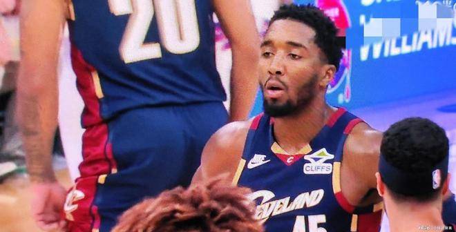 76人险胜火箭，米切尔爆发神勇