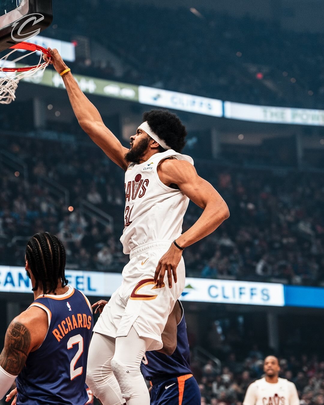 76人险胜火箭，米切尔爆发神勇