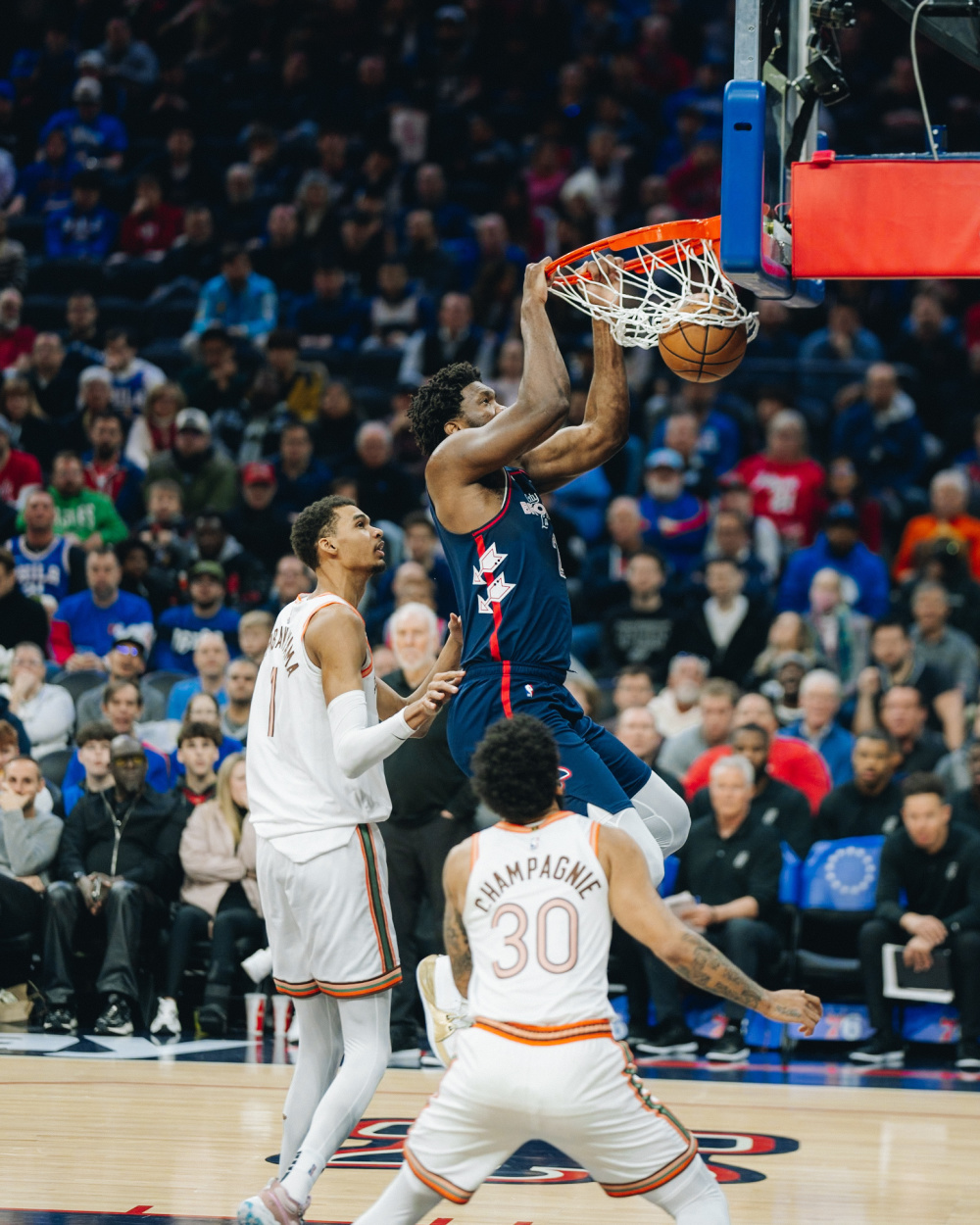 吉林队轻取马刺，塔图姆统治全场