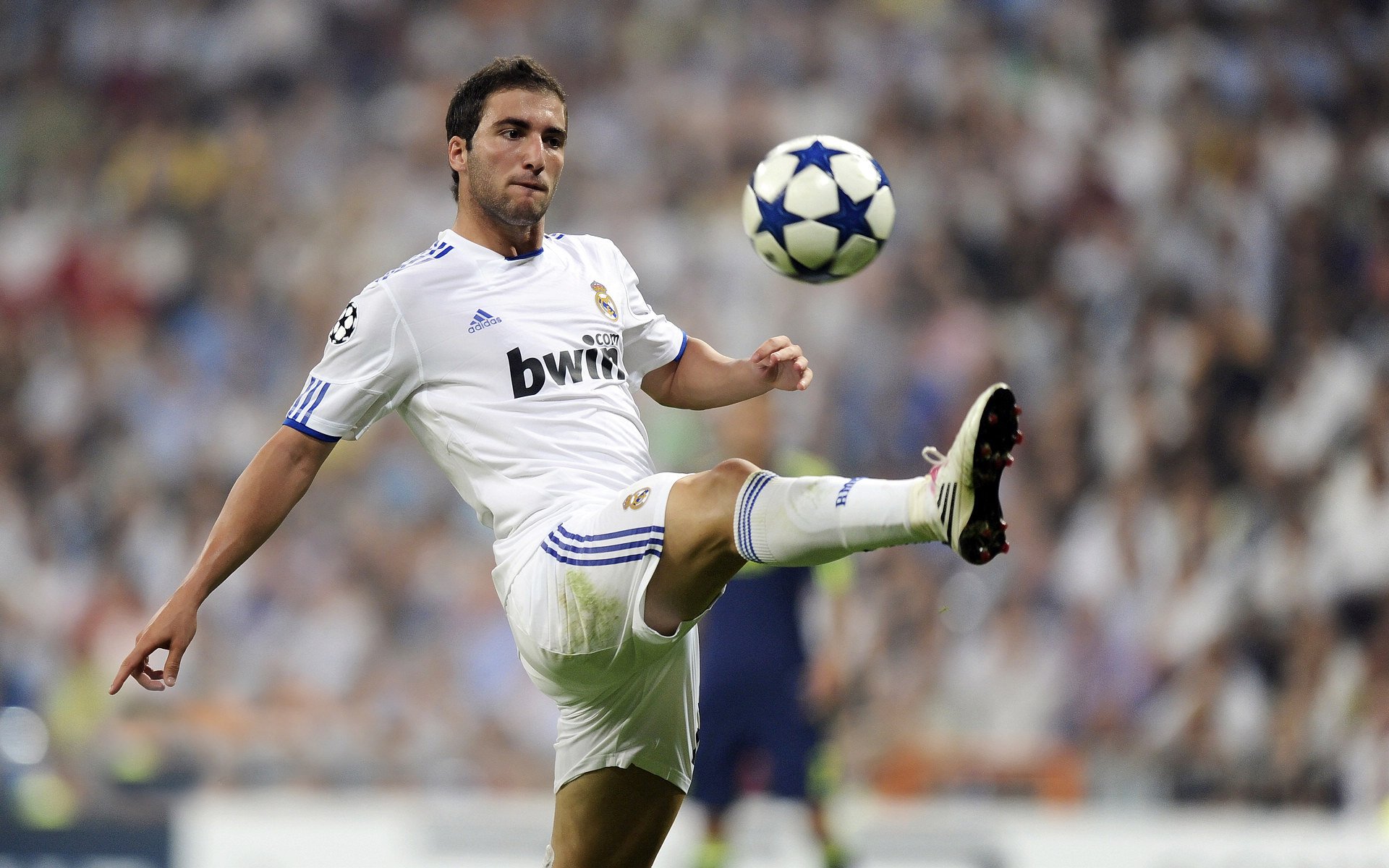 开云体育-当魔术轻取灰熊，约基奇在欧冠淘汰赛接管比赛，跨越时空的唯一性启示