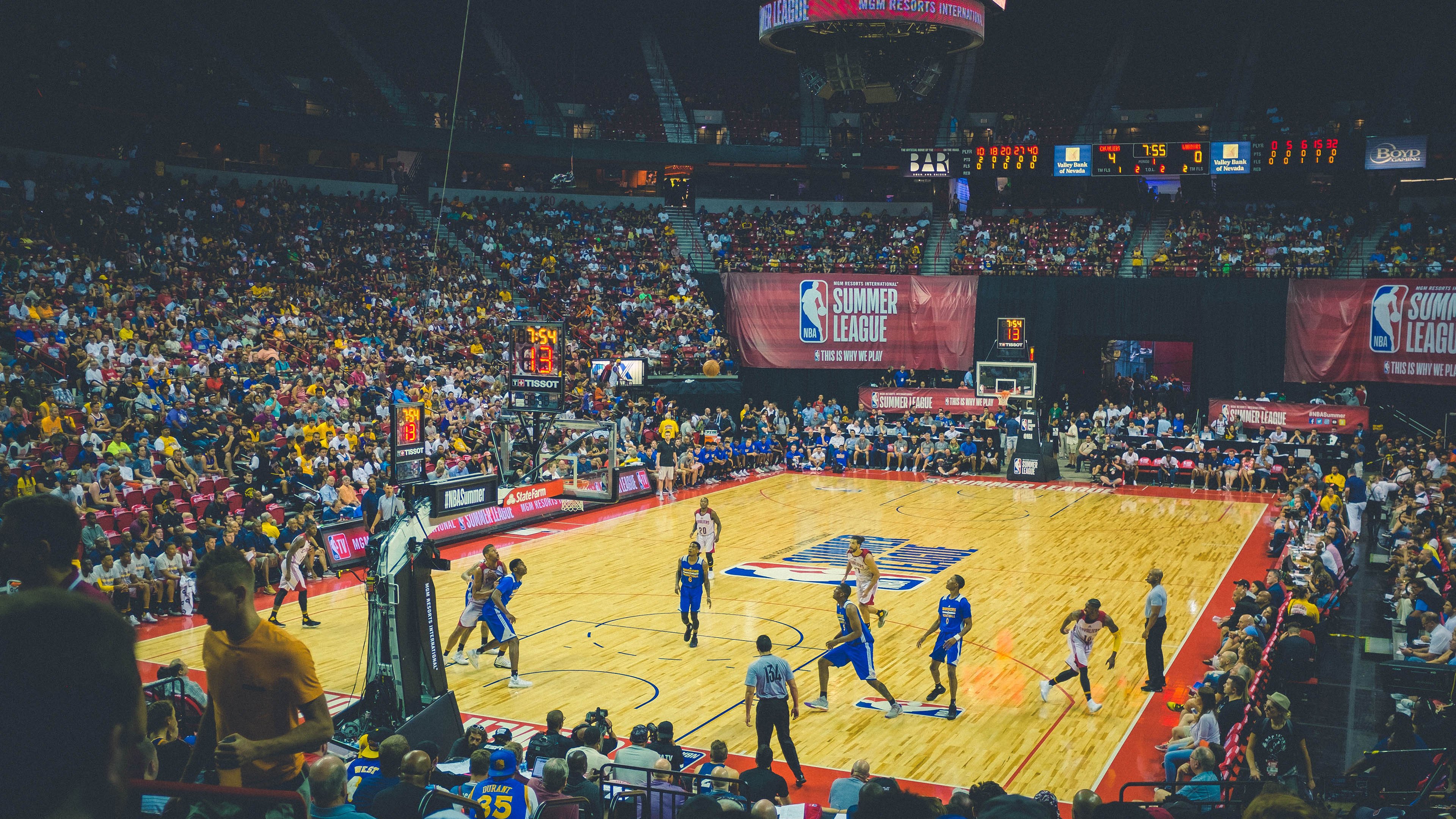 浓眉统治攻防两端，76人苦战灰熊显韧性