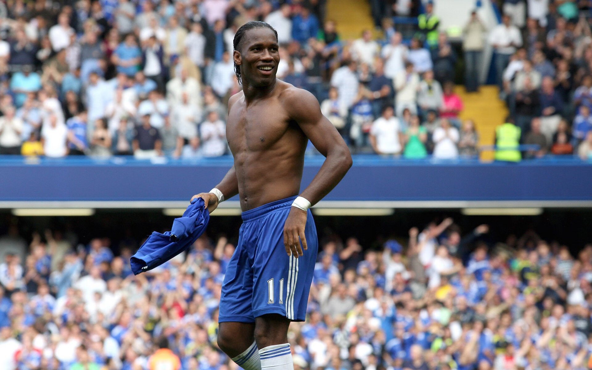 赛道风云，汉密尔顿驾驶迈凯伦轻取红牛，惊艳四座